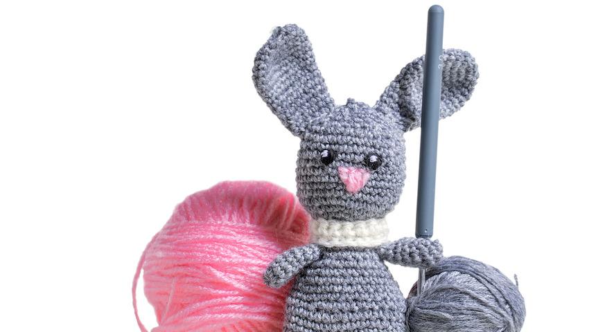  Bebeğiniz i&ccedil;in en tatlı oyuncak y&uuml;n &ouml;rg&uuml; tavşan yapımı