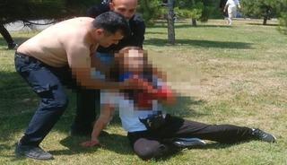 Boşanma aşamasındaki eşini boğazından bı&ccedil;akladı