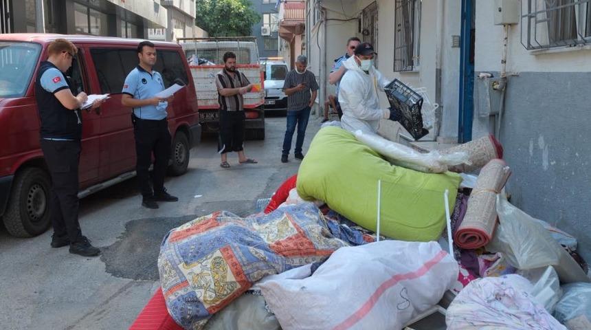 Bursa'da &ccedil;&ouml;p ev temizlendi, 5 ton &ccedil;&ouml;p &ccedil;ıktı