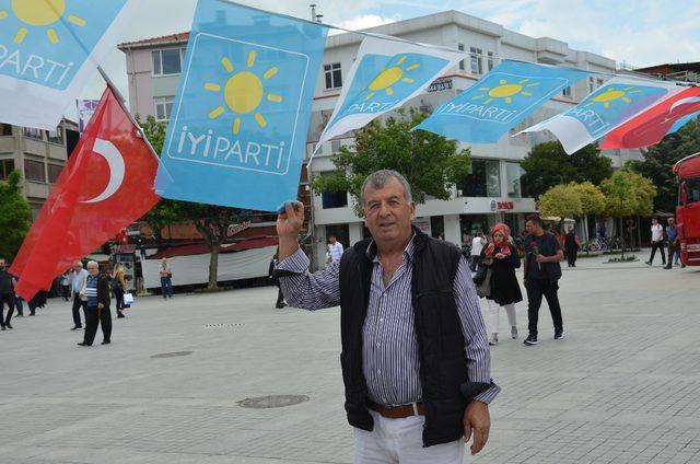 Gebze'de, İYİ Partiler stantlarına saldırı iddiasıyla şikayetçi oldu