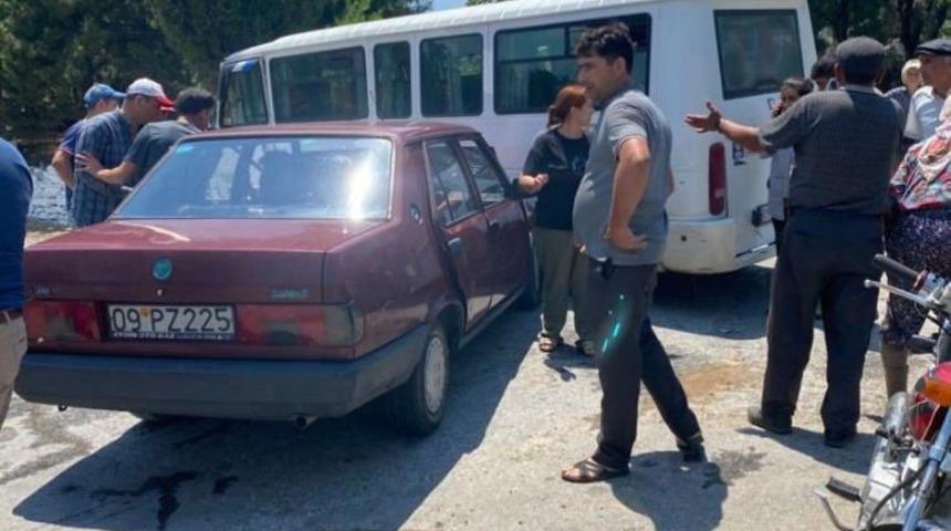 Bozdoğan&rsquo;da iş&ccedil;i servisi ile otomobil &ccedil;arpıştı: 3 yaralı