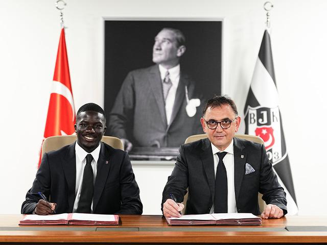 Beşiktaş yeni transferini resmen a&ccedil;ıkladı!