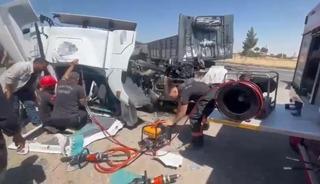 Şanlıurfa'da tır kamyonla &ccedil;arpıştı: 1 &ouml;l&uuml;, 1 yaralı