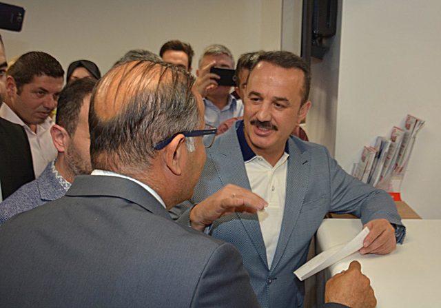 AK Parti İzmir İl Başkanı'ndan Erdoğan'a 2023 TL seçim bağışı