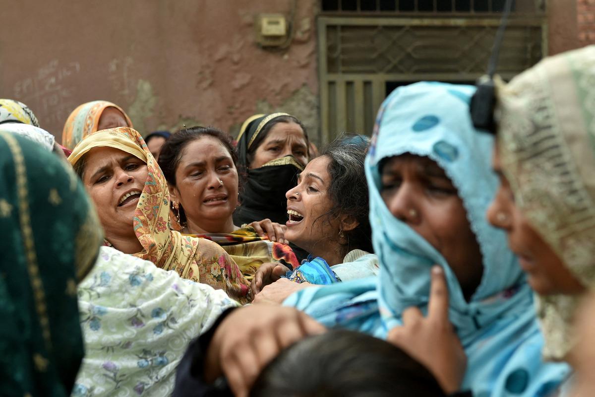 Yağmur çatıları çökertti: 3 ü çocuk 4 can kaybı! Aileler kahroldu 5