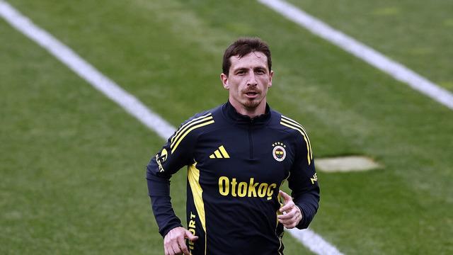 Fenerbahçe'de beklenen imza atılıyor! İsmail Kartal istedi, Mert Hakan Yandaş kalıyor