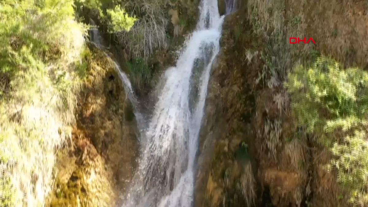 40 metreden dökülen doğa harikası! Yazın ziyaretçi akınına uğruyor 1