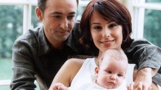 Arzum Onan ve Mehmet Aslantuğ'un oğlu Can yakışıklılığıyla sosyal medyayı salladı! 'Aynı annesi' 