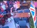 �ngiliz turist Marmaris'te restoranda ortal��� birbirine katt�