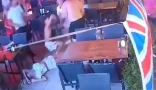 İngiliz aile Marmaris'te restoranda ortalığı birbirine kattı! Eşini ve &ccedil;ocuklarını fena darbetti