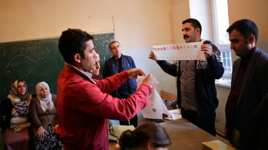 Selahattin Demirtaş anket a&ccedil;ıkladı! İşte 24 Haziran se&ccedil;im sonu&ccedil;larına ilişkin son anket sonucu