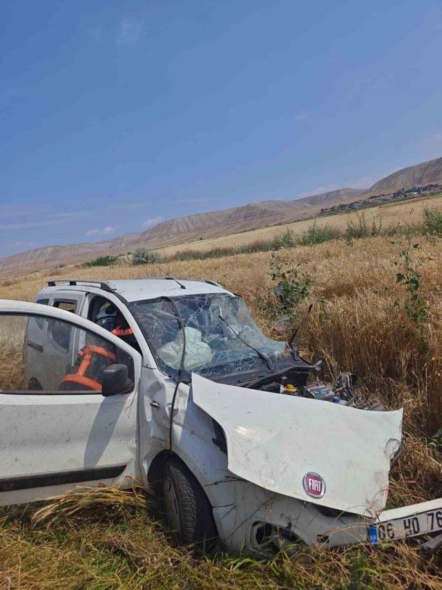 Çankırı’da hafif ticari araç ile otomobil çarpıştı: 3 ölü, 4 yaralı 1