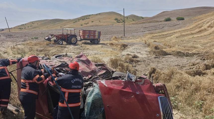 &Ccedil;ankırı&rsquo;da hafif ticari ara&ccedil; ile otomobil &ccedil;arpıştı: 3 &ouml;l&uuml;, 4 yaralı