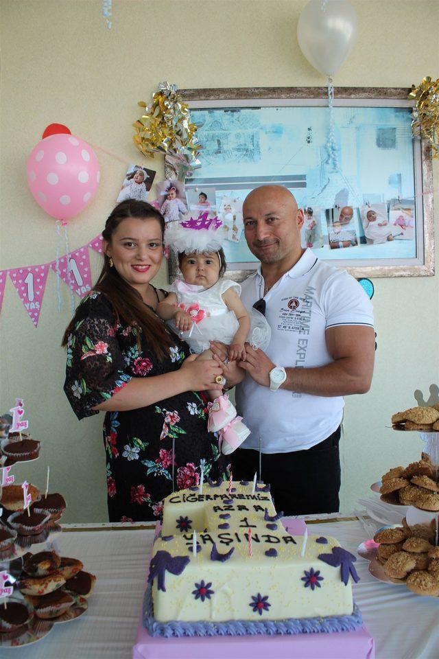 Karaciğer nakilli Azra bebeğe hastanede yaş günü kutlaması