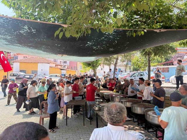 Güroluk Mahallesi’nde 34 yıllık aşure geleneği yaşatılıyor 1