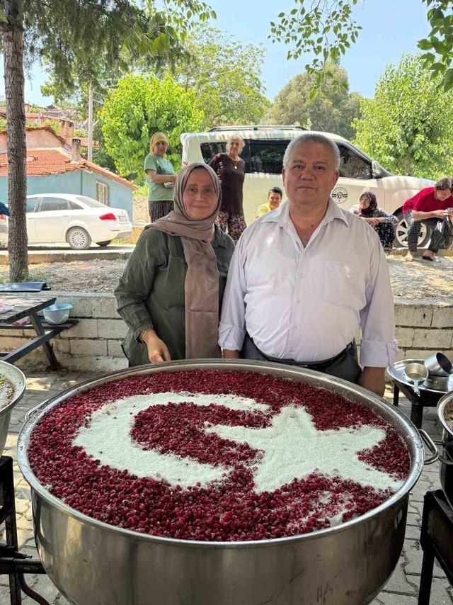 Güroluk Mahallesi’nde 34 yıllık aşure geleneği yaşatılıyor 2