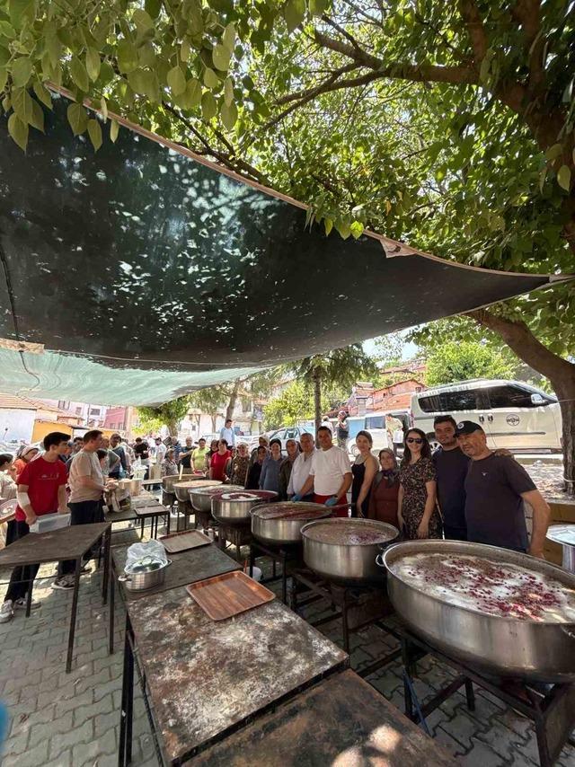 Güroluk Mahallesi’nde 34 yıllık aşure geleneği yaşatılıyor 3