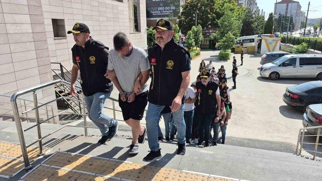 Eskişehir merkezli 4 ilde dolandırıcılık operasyonu: 12 g&ouml;zaltı 1