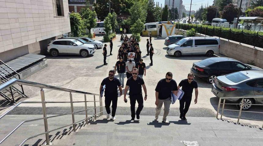 Eskişehir merkezli 4 ilde dolandırıcılık operasyonu: 12 g&ouml;zaltı