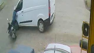 Osmaniye’de minibüsle çarpışan motosikletli yaralandı