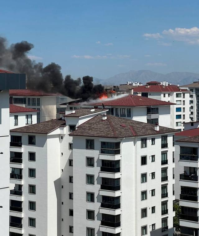 Elazığ’da 7 katlı binada baca yangını 4