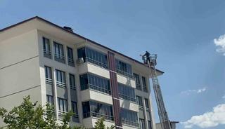 Elazığ&rsquo;da 7 katlı binada baca yangını