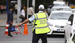 Trafikte aracından inerek s&uuml;r&uuml;c&uuml;ye saldıran şahsa 180 bin TL ceza