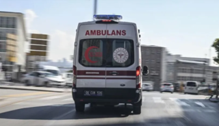 Gaziantep&rsquo;te &uuml;zerine forklift devrilen gen&ccedil; iş&ccedil;i hayatını kaybetti