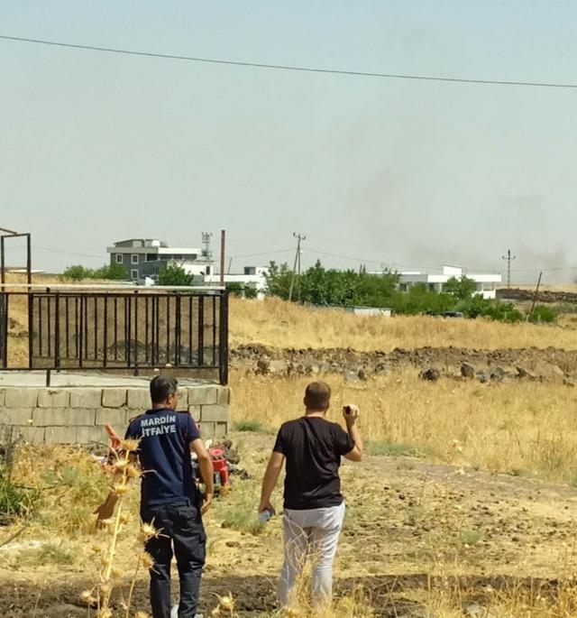 Mardin’de anız yangınına havadan ve karadan müdahale ediliyor 1