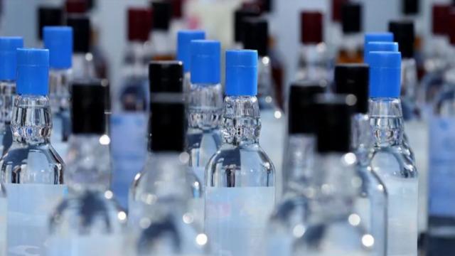 Antalya'da otel deposunda 13 bin litre sahte ve kaçak içki ele geçirildi