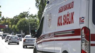 Siirt’te sağlıkçılar devrilen ambulansta kazayı yara atmadan atlattı