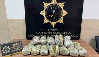 Hatay&rsquo;da 8 kilo 900 gram esrar yakalandı: 4 tutuklama