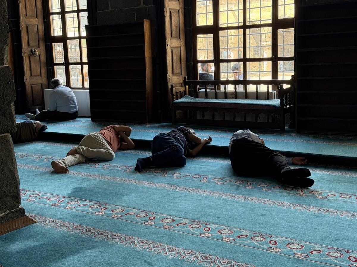 40 derece sıcaktan bunaldılar: Bakın çözümü nerede buldular! 6