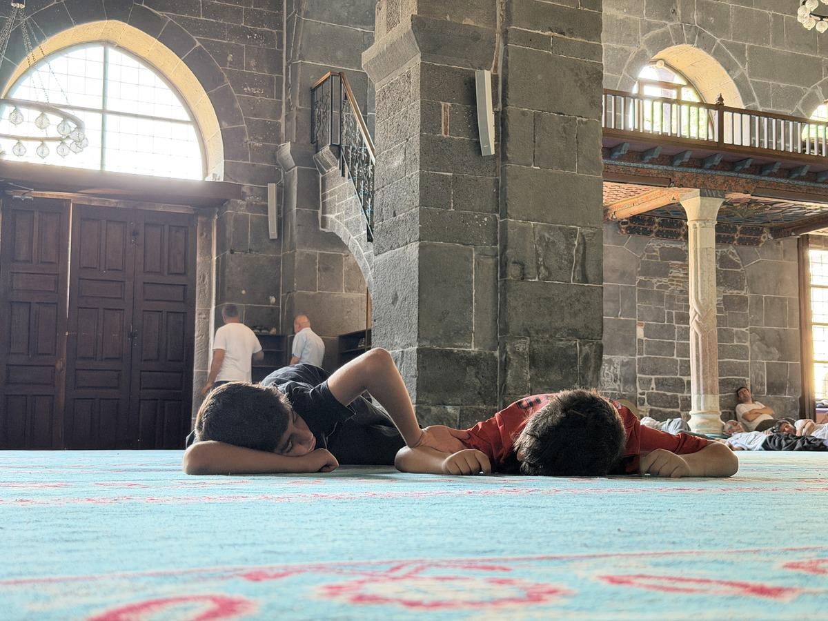 40 derece sıcaktan bunaldılar: Bakın çözümü nerede buldular! 3