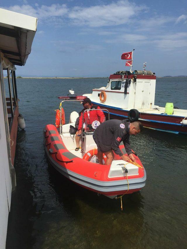 Ayvalık'taki tekne faciasında kaybolan 2 kişiyi arama çalışmaları sürüyor