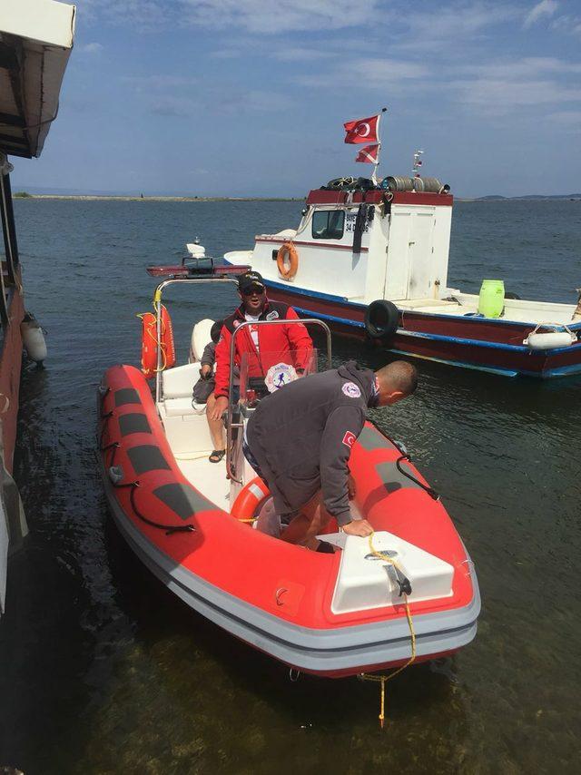 Ayvalık'taki tekne faciasında kaybolan 2 kişiyi arama çalışmaları sürüyor