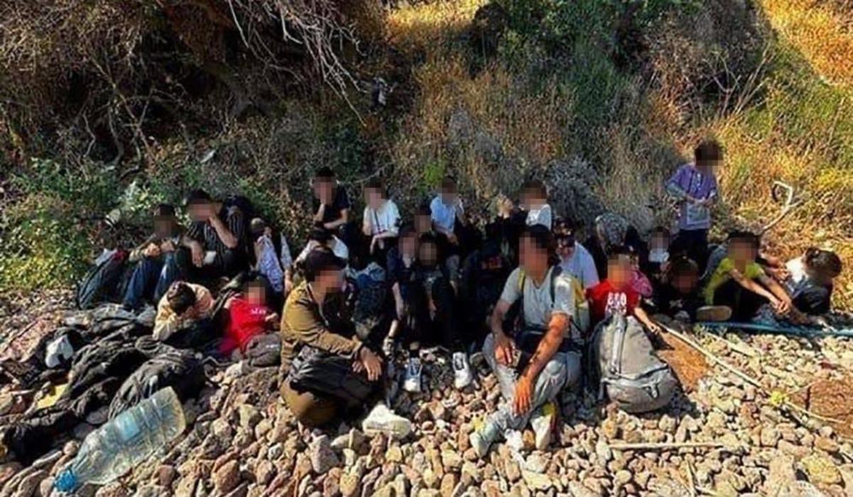 &Ccedil;anakkale de g&ouml;&ccedil;men ka&ccedil;ak&ccedil;ılığı operasyonu: 1 organizat&ouml;r ve 37 ka&ccedil;ak g&ouml;&ccedil;men yakalandı 1