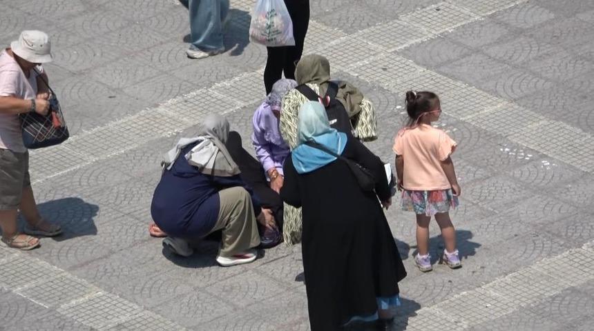 Samsun'da sıcaktan bayılan kadının yardımına vatandaşlar ve polisler koştu