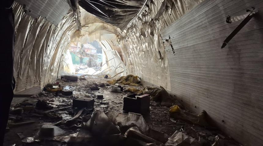 Zonguldak'ta yıkılan işhanının altından 2'nci D&uuml;nya Savaşı'ndan kalma sığınak &ccedil;ıktı