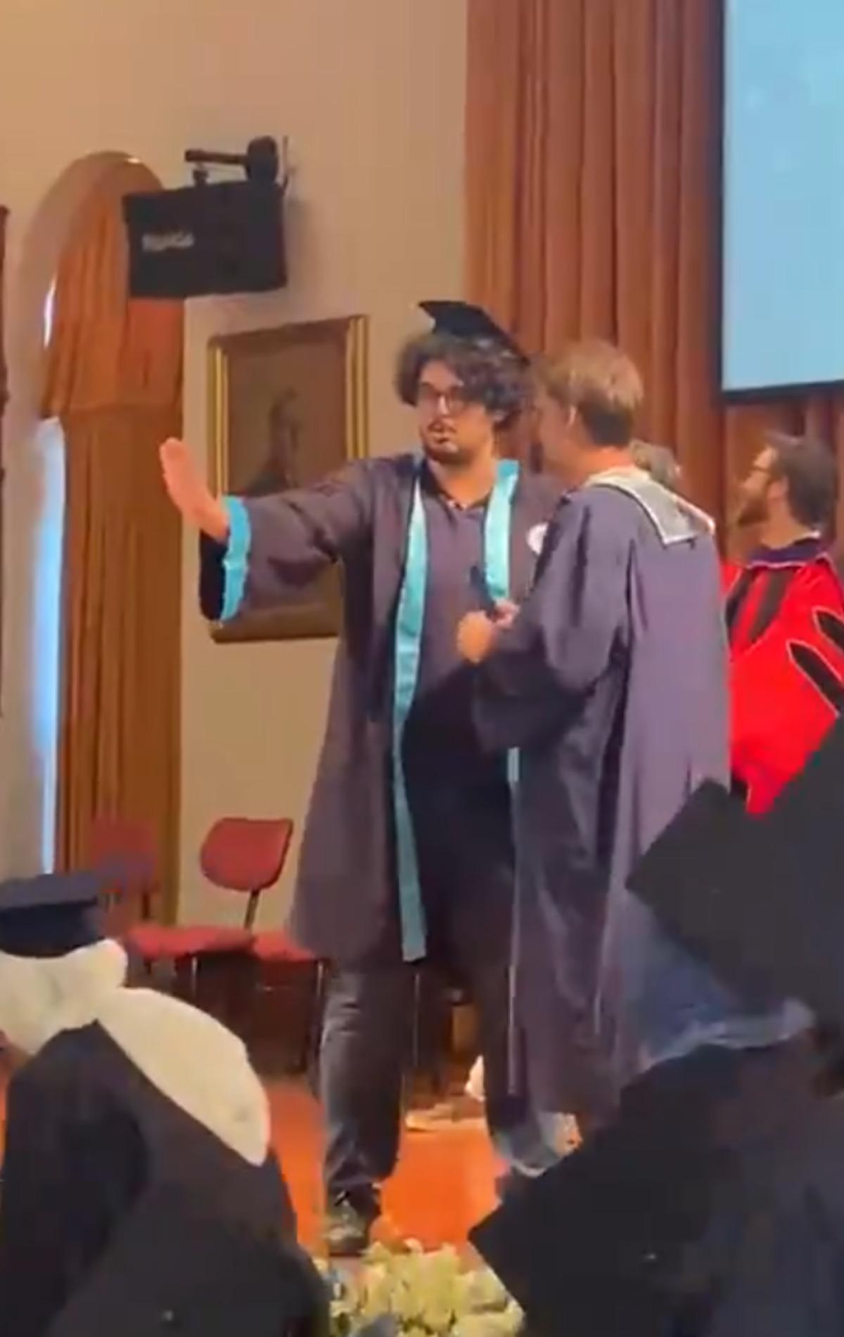 Boğaziçi Üniversitesi nde olaylı mezuniyet töreni! Öğrencinin üniversiteye girişi 5 yıl boyunca yasaklandı 2