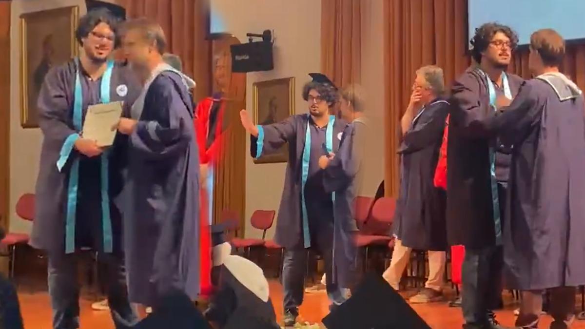 Boğaziçi Üniversitesi'nde olaylı mezuniyet töreni! 5 yıl boyunca yasaklandı