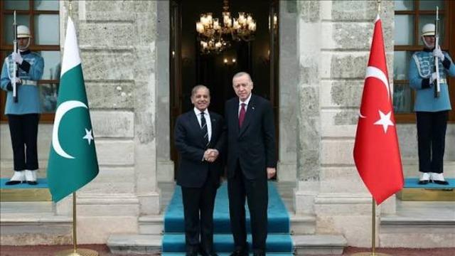 Pakistan Başbakanı Şerif Cumhurbaşkanı Erdoğan'la görüşmek üzere Türkiye'ye gelecek