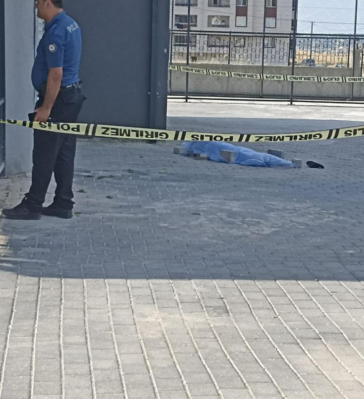 Alzaymır hastası kadın 5. kattan d&uuml;şerek hayatını kaybetti 1