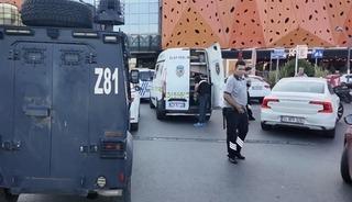 &Uuml;mraniye'de alışveriş merkezinde silahlı saldırı: 2 yaralı