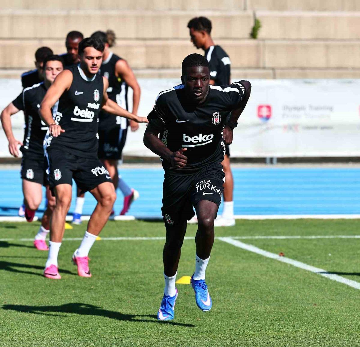 Kassoum Ouattara, Beşiktaş formasıyla ilk antrenmanına çıktı 1
