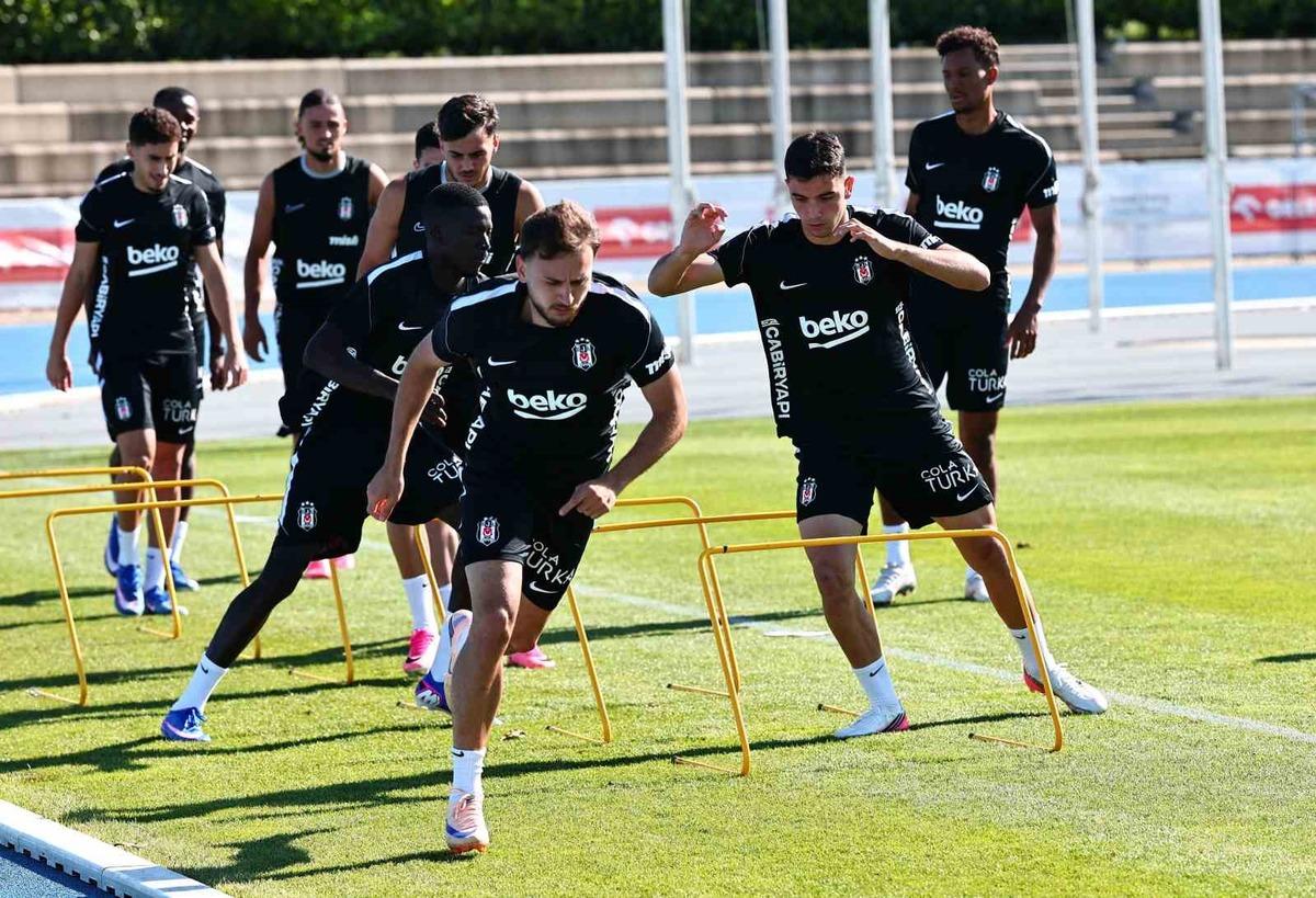 Kassoum Ouattara, Beşiktaş formasıyla ilk antrenmanına çıktı 3