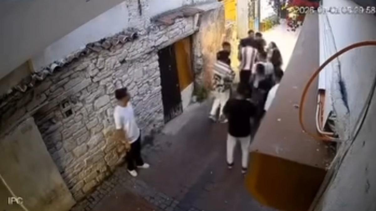 Silahla vurup darbederek &ouml;ld&uuml;rd&uuml;ler! Cinayet anı kamerada 3