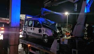 K&uuml;&ccedil;&uuml;k&ccedil;ekmece&rsquo;de makas atan s&uuml;r&uuml;c&uuml; kazaya sebep oldu: 2 yaralı
