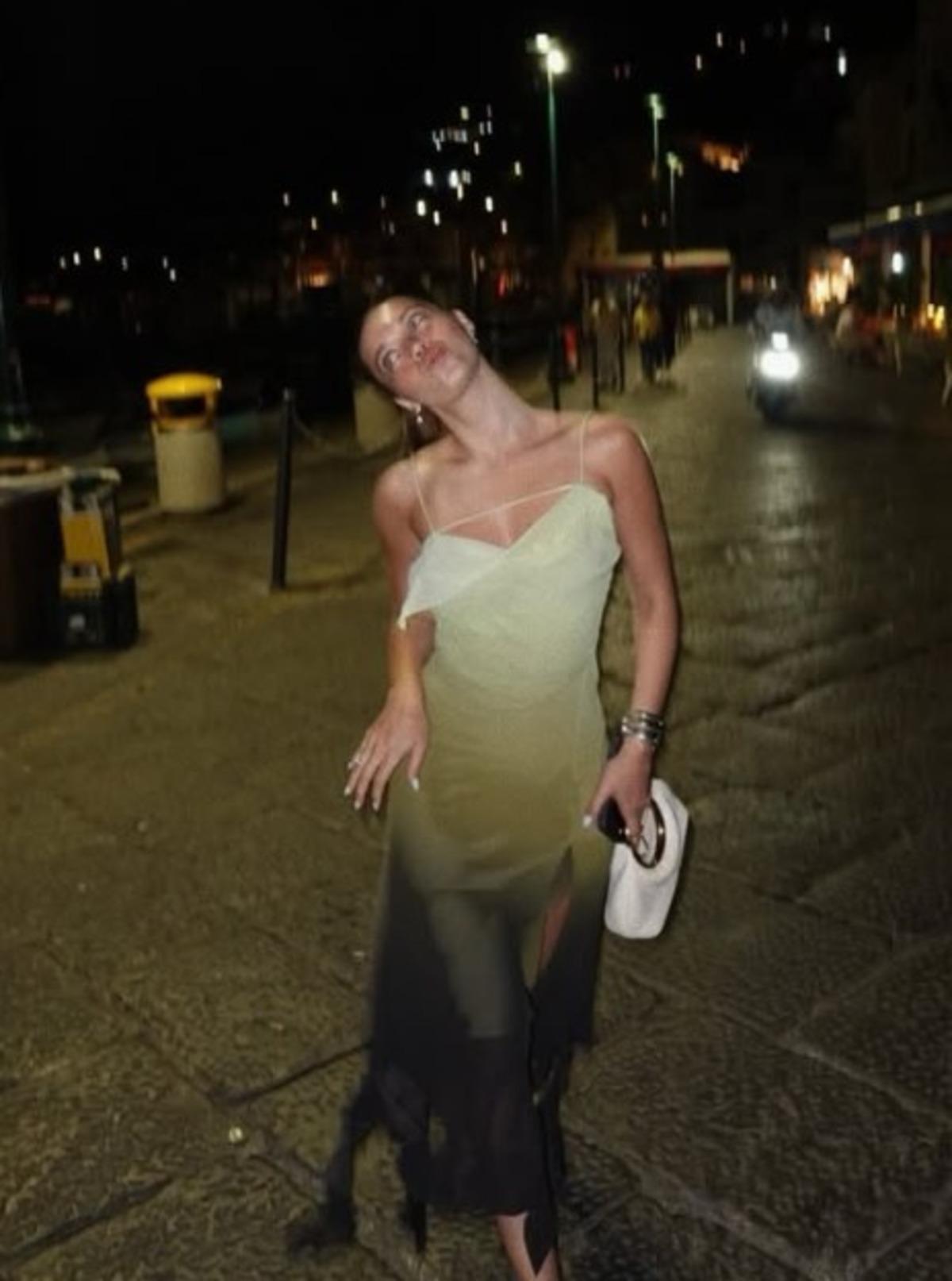 Afra Saraçoğlu tatilin keyfini sürüyor! Son pozlarına beğeni yağdı 3