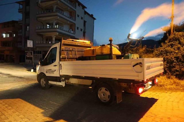 Hatay Büyükşehir Belediyesi il genelinde ilaçlama çalışmalarına aralıksız devam ediyor 1